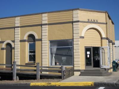 Dixon Thayer bank building